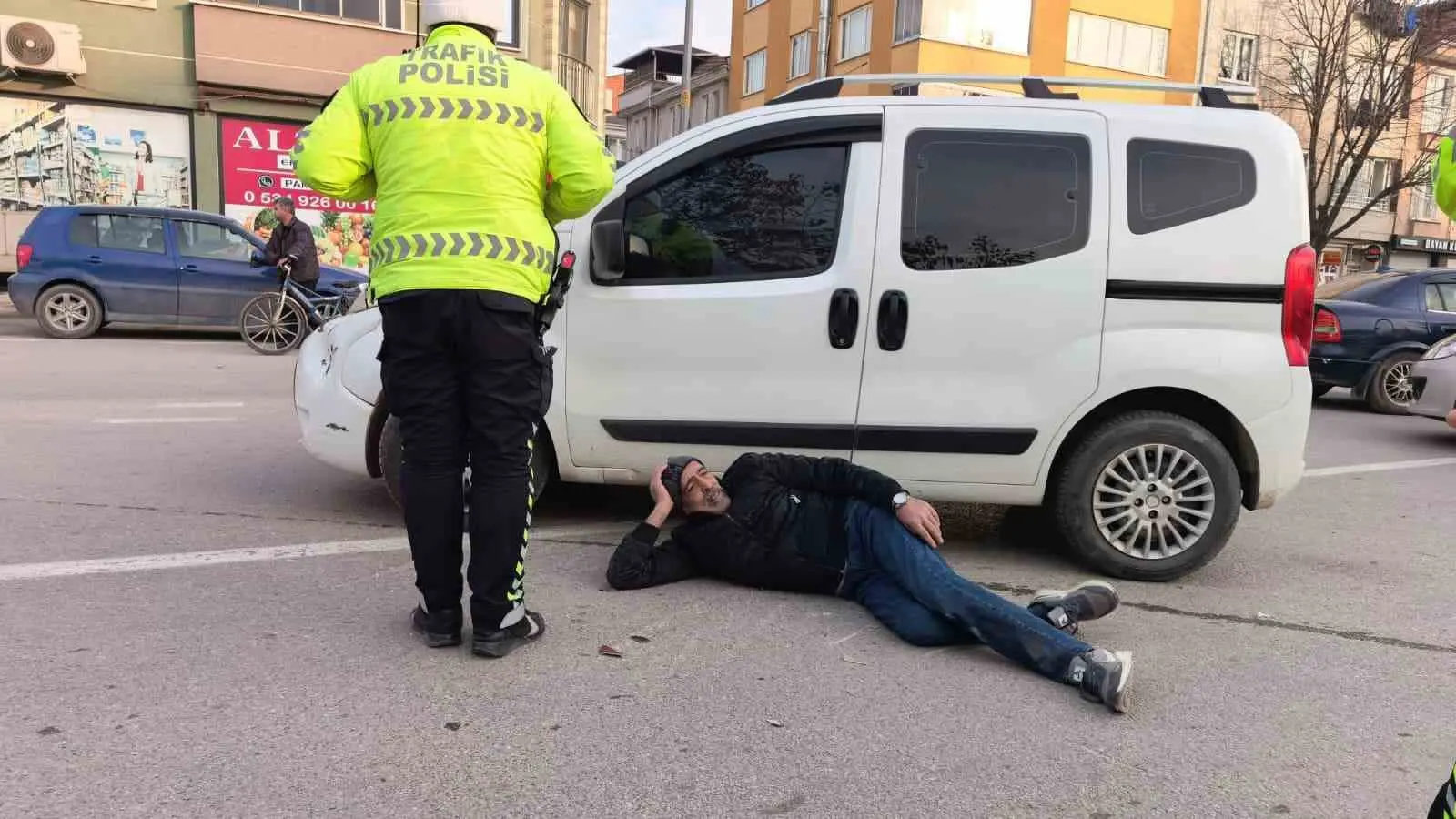 Bursa’nın İnegöl ilçesinde meydana gelen kazada hafif ticari araç ile