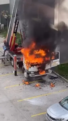 Bursa’da lüks bir sitede yapılan taşınma sırasında 6. kattaki dairenin