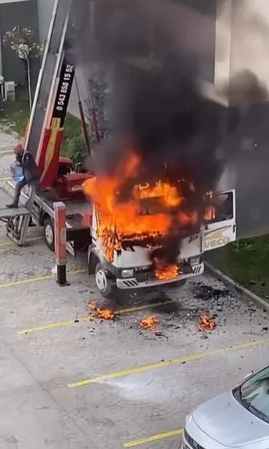 Bursa’da lüks bir sitede yapılan taşınma sırasında 6. kattaki dairenin