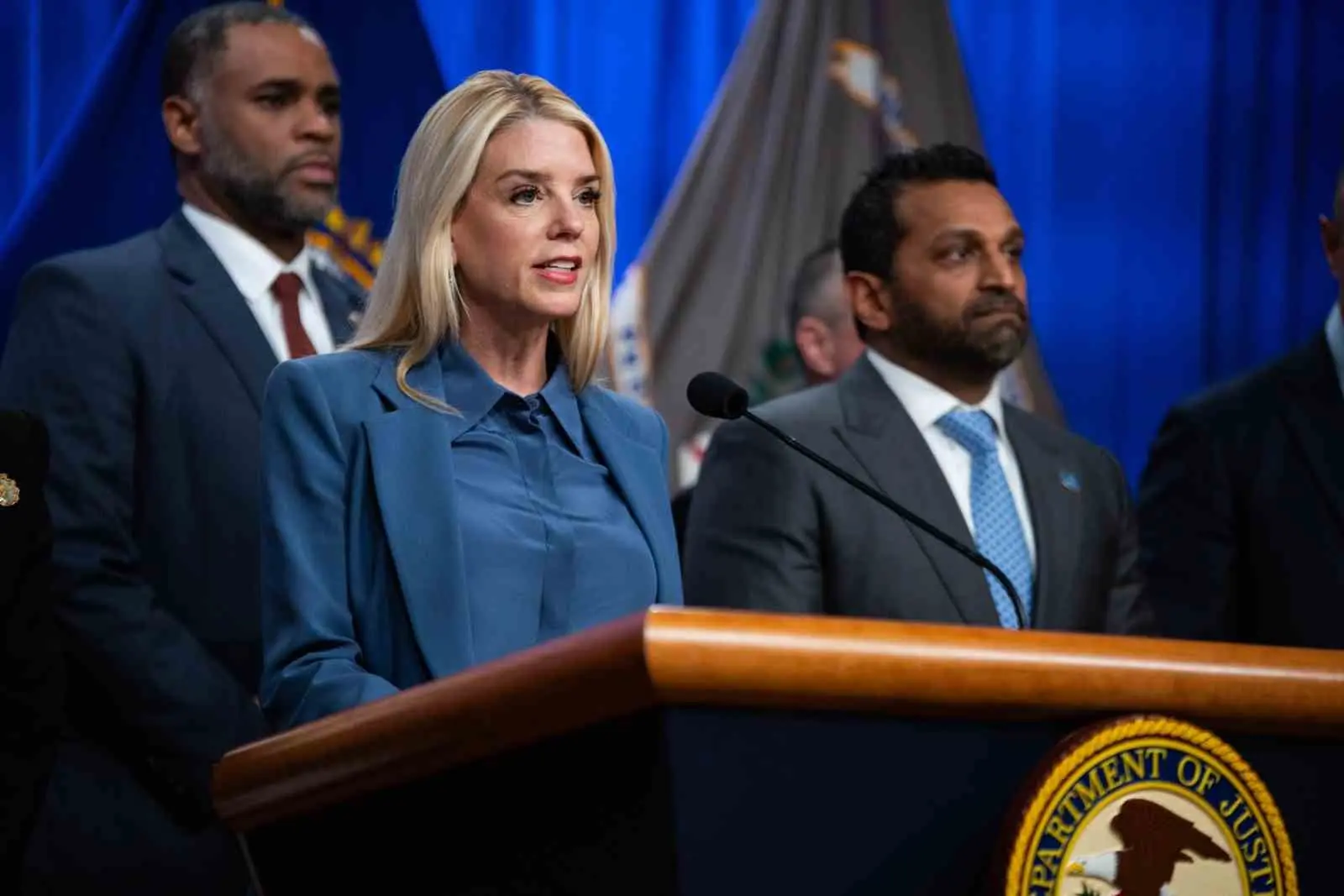 ABD Adalet Bakanı Pam Bondi, FBI’ın Los Angeles ve Orange