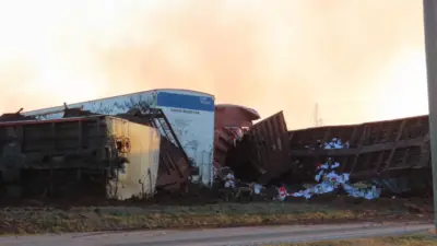 ABD’nin Kentucky eyaletinde kükürt taşıyan trenin raydan çıkması sonucu meydana