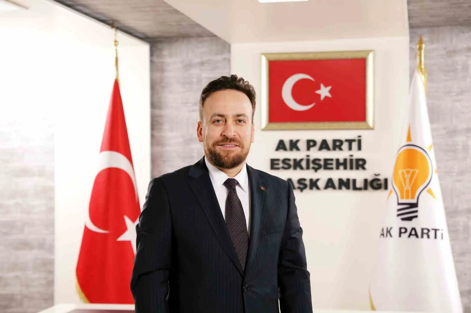 AK Parti Tepebaşı İlçe Başkanı Serhat Tunç, yaşanan su kesintisiyle