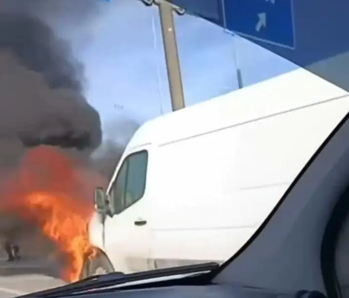 Bursa’nın Mudanya ilçesi yakınlarında seyir halindeyken arıza yapan servis minibüsü,