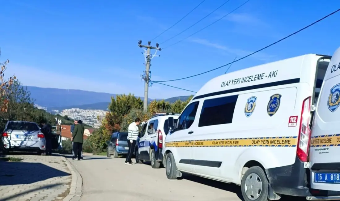 Bursa’da araç içerisinde fenalaşan 63 yaşındaki adam, sağlık ekiplerinin tüm