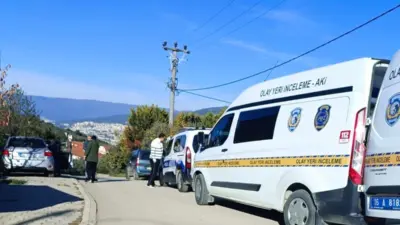 Bursa’da araç içerisinde fenalaşan 63 yaşındaki adam, sağlık ekiplerinin tüm