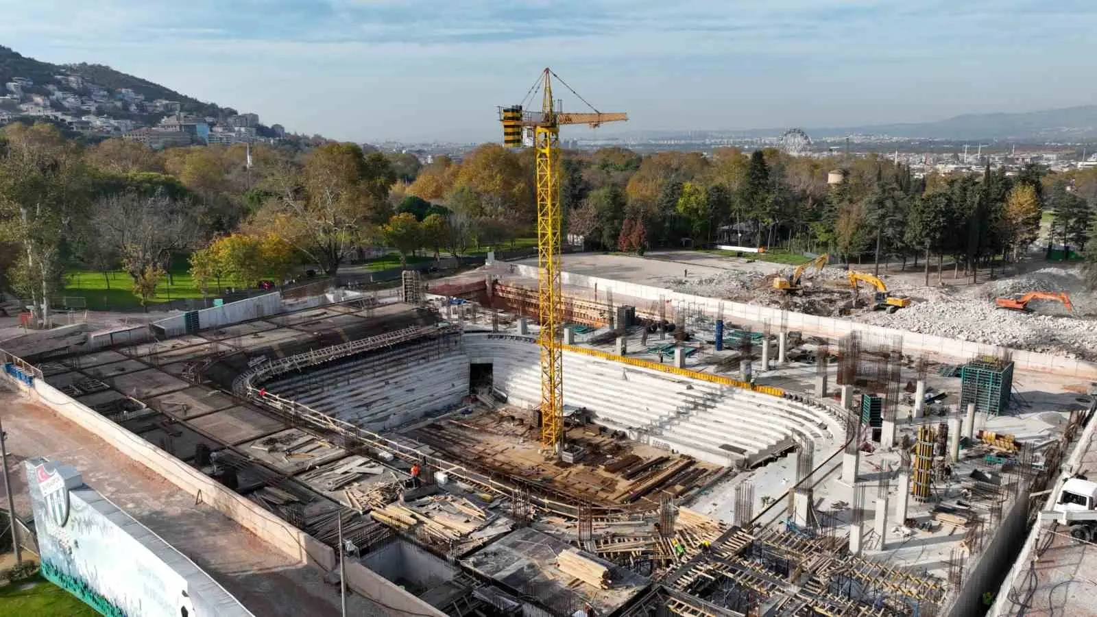 Bursa Büyükşehir Belediyesi’nce tekrar ayağa kaldırılacak olan kentin simge yapılarından