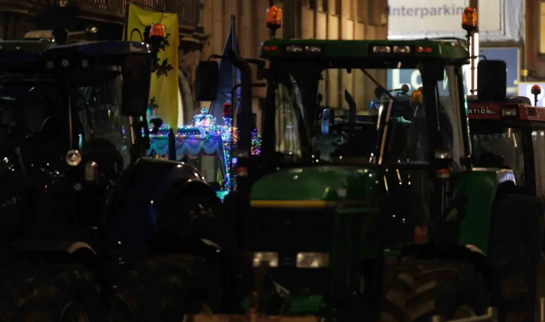 Belçika’nın başkenti Brüksel’de traktörleriyle toplanmaya başlayan Avrupalı çiftçiler, konvoy oluşturup