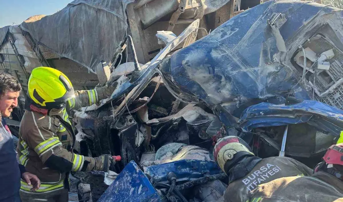 İstanbul İzmir Otoyolu Bursa çevre yolunda dinlenme tesislerinin bariyerine çarpan