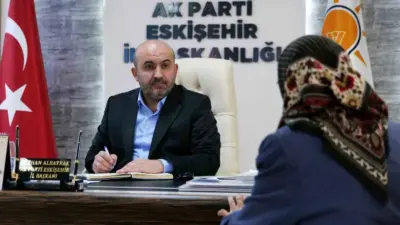 AK Parti Eskişehir Başkanı Gürhan Albayrak, vatandaşların taleplerini dinleyip değerlendirmelerde