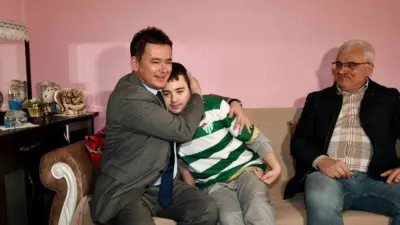 Osmangazi Belediye Başkanı Erkan Aydın, otizmli Yunus Emre Erdem’in davetine