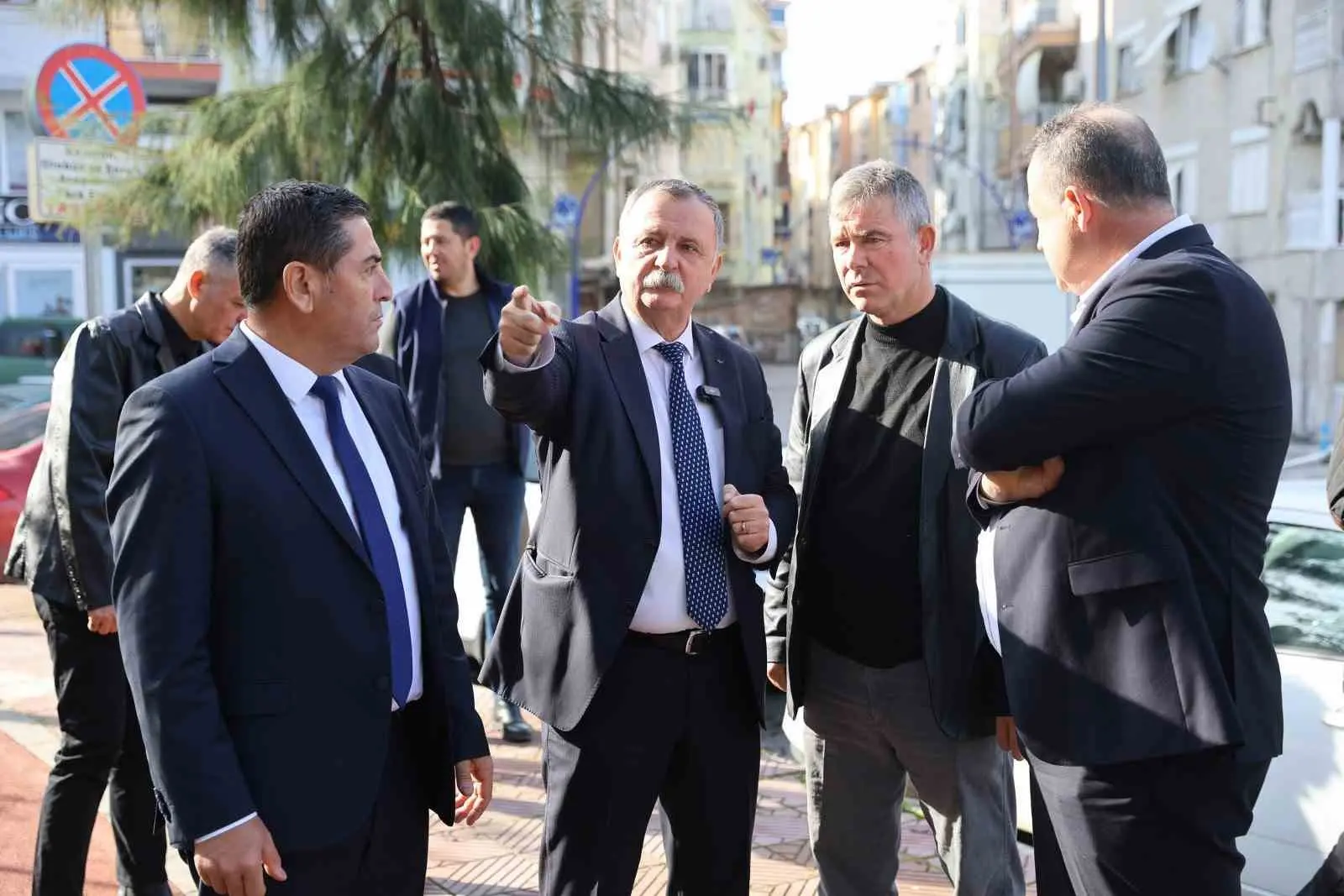 Yunusemre Belediye Başkanı Semih Balaban mahalle ziyaretlerine Kaynak Mahallesi ile