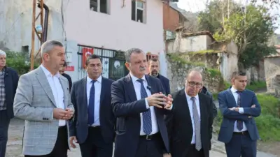 Yunusemre Belediye Başkanı Semih Balaban, Mutlu Mahallesi’nde esnaf ve mahalle