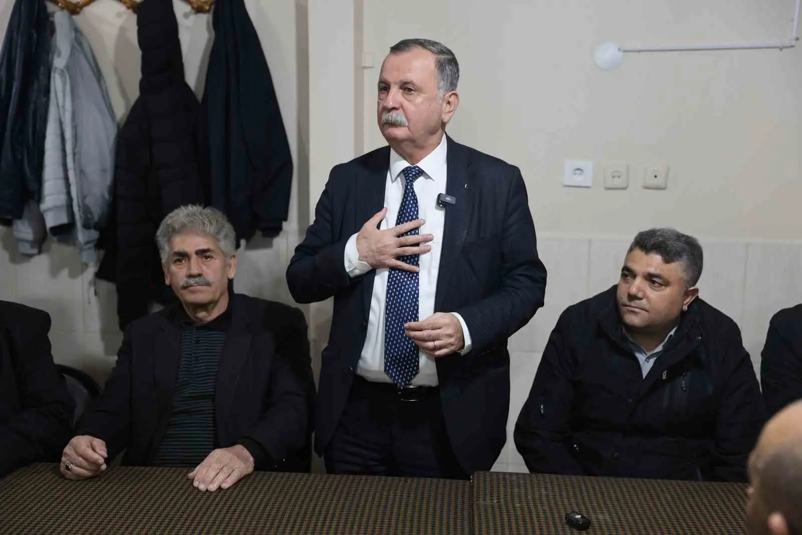 Yunusemre Belediye Başkanı Semih Balaban, Spil Mahallesi’nde düzenlenen mahalle buluşmasında