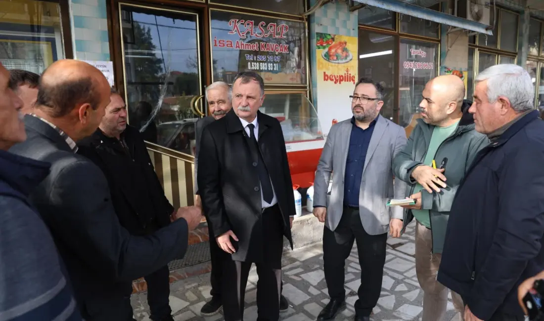 Yunusemre Belediye Başkanı Semih Balaban, mahalle ziyaretleri kapsamında Üçpınar Mahallesi’nde