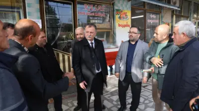 Yunusemre Belediye Başkanı Semih Balaban, mahalle ziyaretleri kapsamında Üçpınar Mahallesi’nde