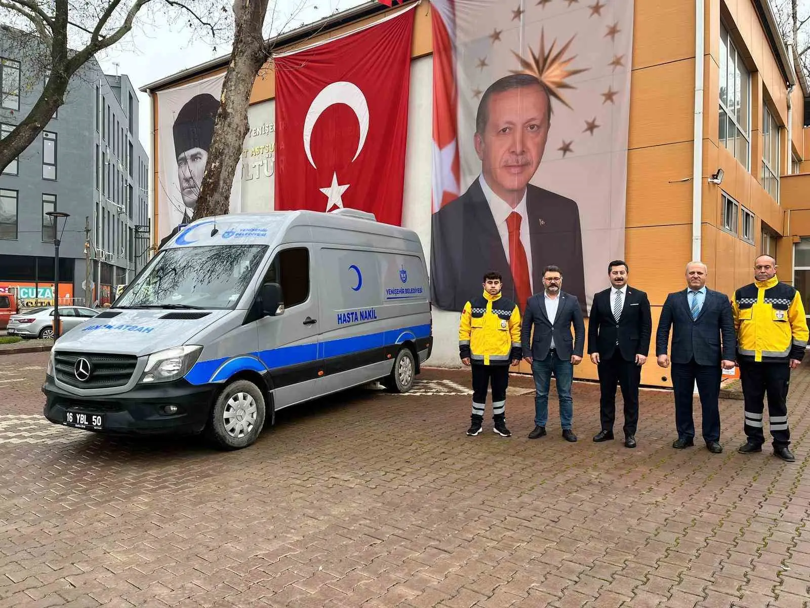 Yenişehir Belediye Başkanı Ercan Özel tarafından başlatılan hasta nakil aracı
