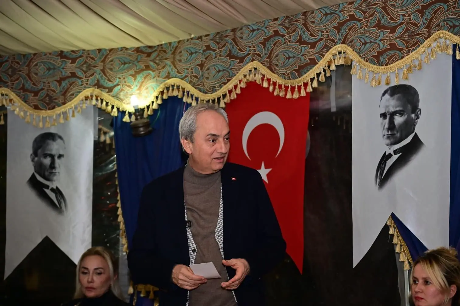 Kepez Belediye Başkanı Mesut Kocagöz, belediye meclis üyeleri ve CHP