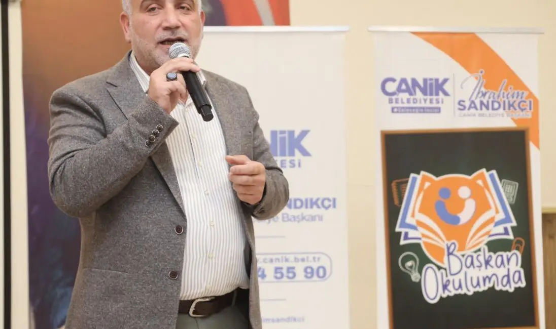 “Başkan Okulumda” programıyla ilçedeki öğrencilerle buluşmaya devam ededen Canik Belediye