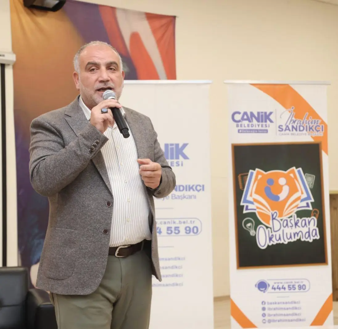 “Başkan Okulumda” programıyla ilçedeki öğrencilerle buluşmaya devam ededen Canik Belediye