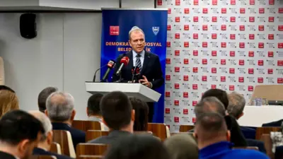 Mersin Büyükşehir Belediye Başkanı Vahap Seçer, katıldığı sempozyumda demokratik ve