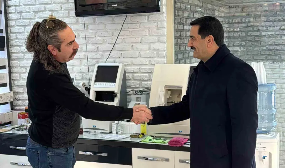 Battalgazi Belediye Başkanı Bayram Taşkın, İnönü Caddesi’nde esnaf ve vatandaşlarla