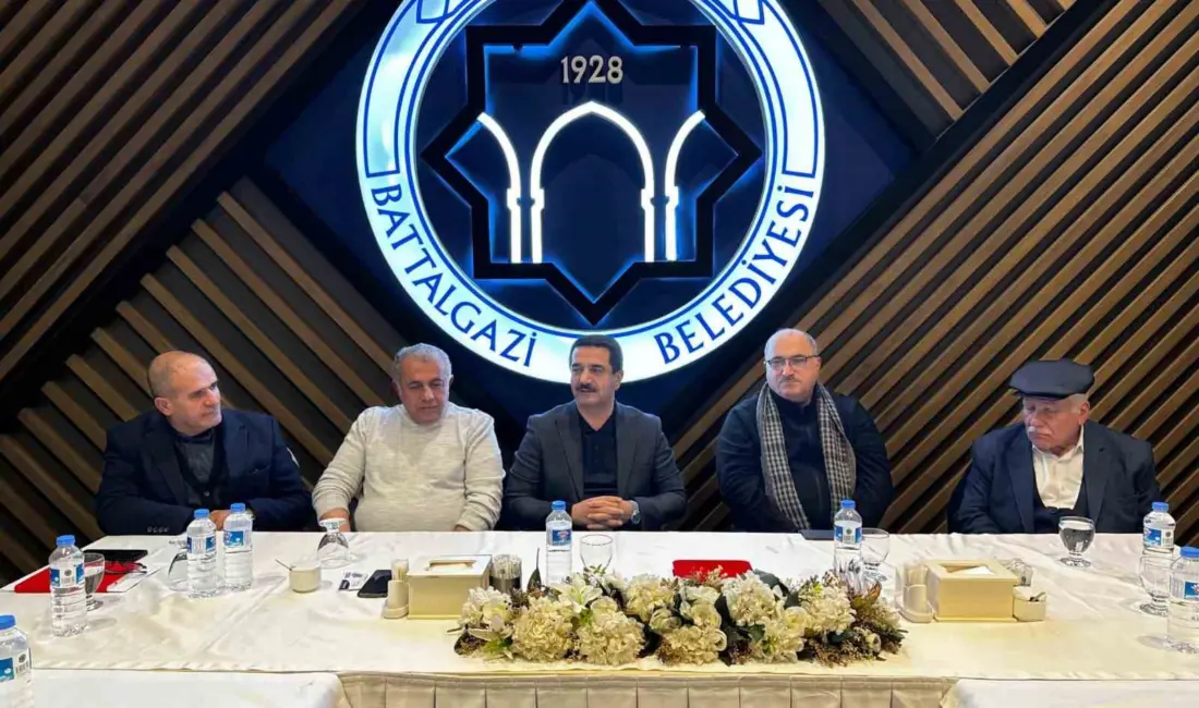 Battalgazi Belediye Başkanı Bayram Taşkın, Battalgazi Muhtarlar Derneği üyesi muhtarlarla