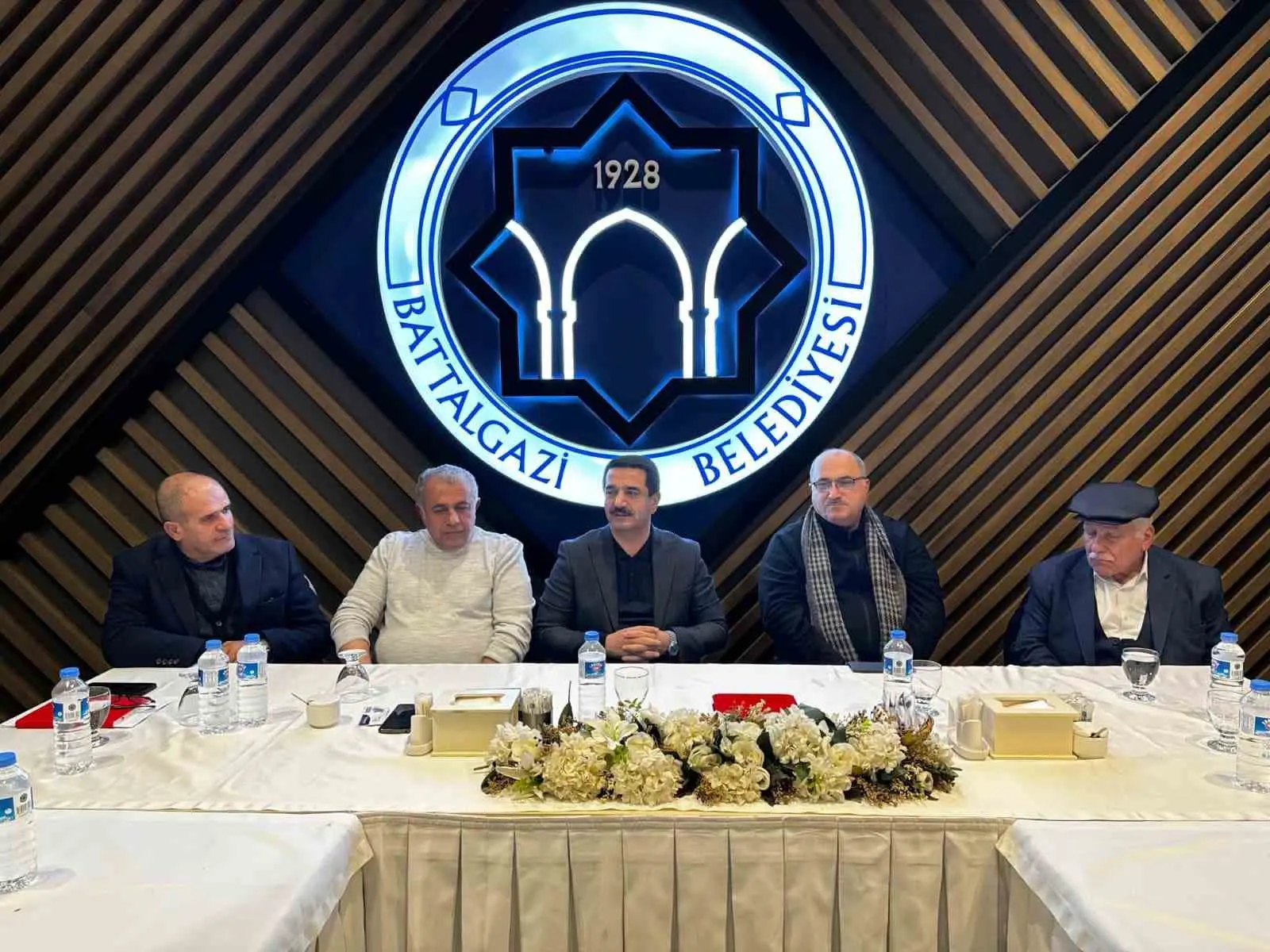 Battalgazi Belediye Başkanı Bayram Taşkın, Battalgazi Muhtarlar Derneği üyesi muhtarlarla