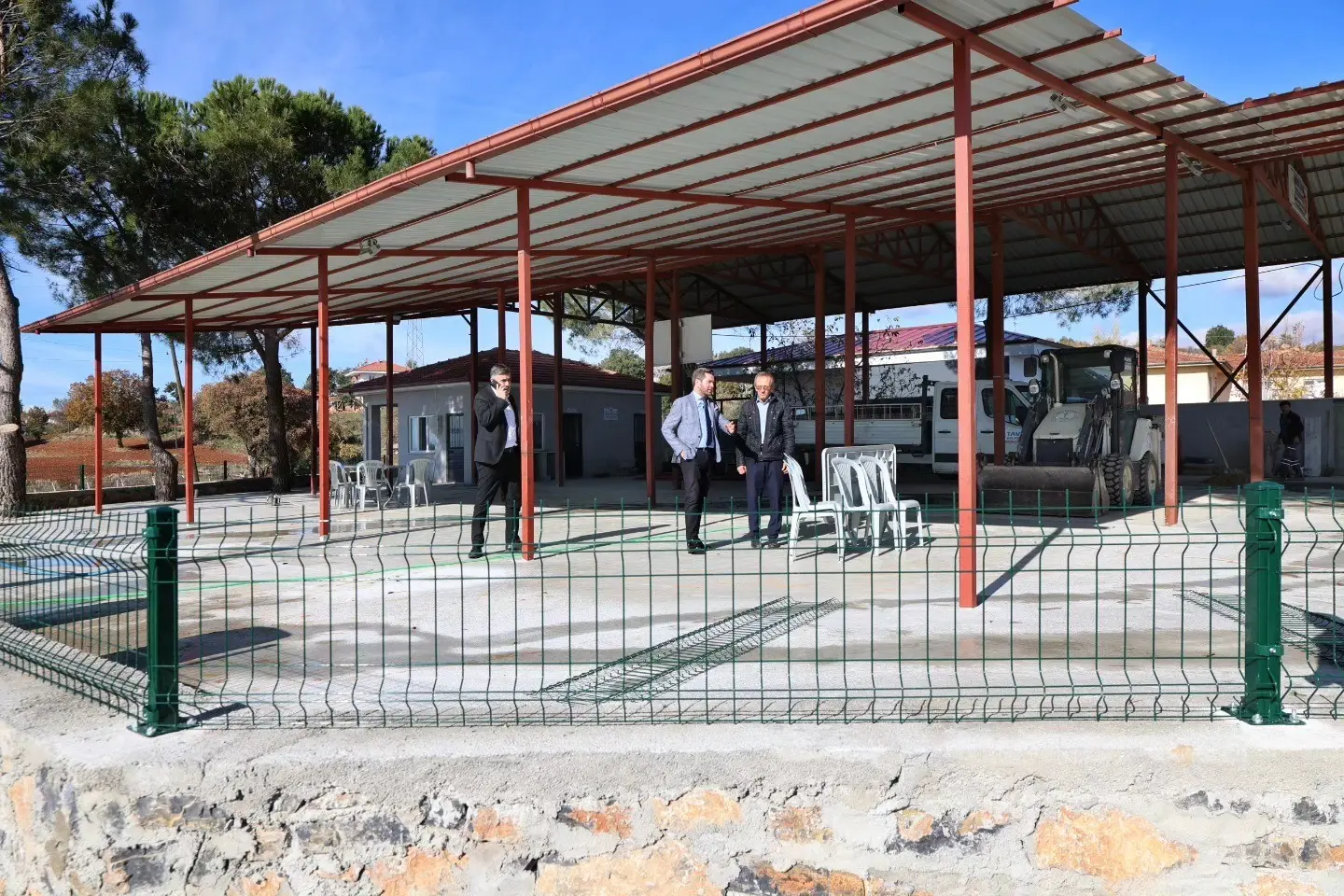 Tavas Belediyesi, Güzelköy Mahallesi Sosyal Tesisinde bakım ve onarım çalışmalarına