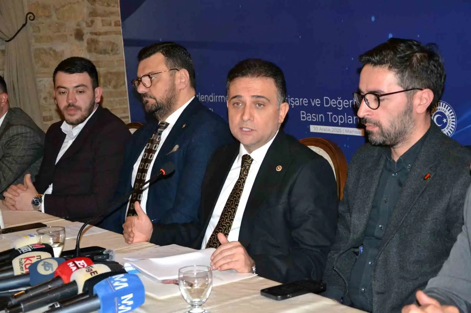 AK Parti Manisa Milletvekili Murat Baybatur, Manisa’da ulaşımdan sağlığa, altyapıdan