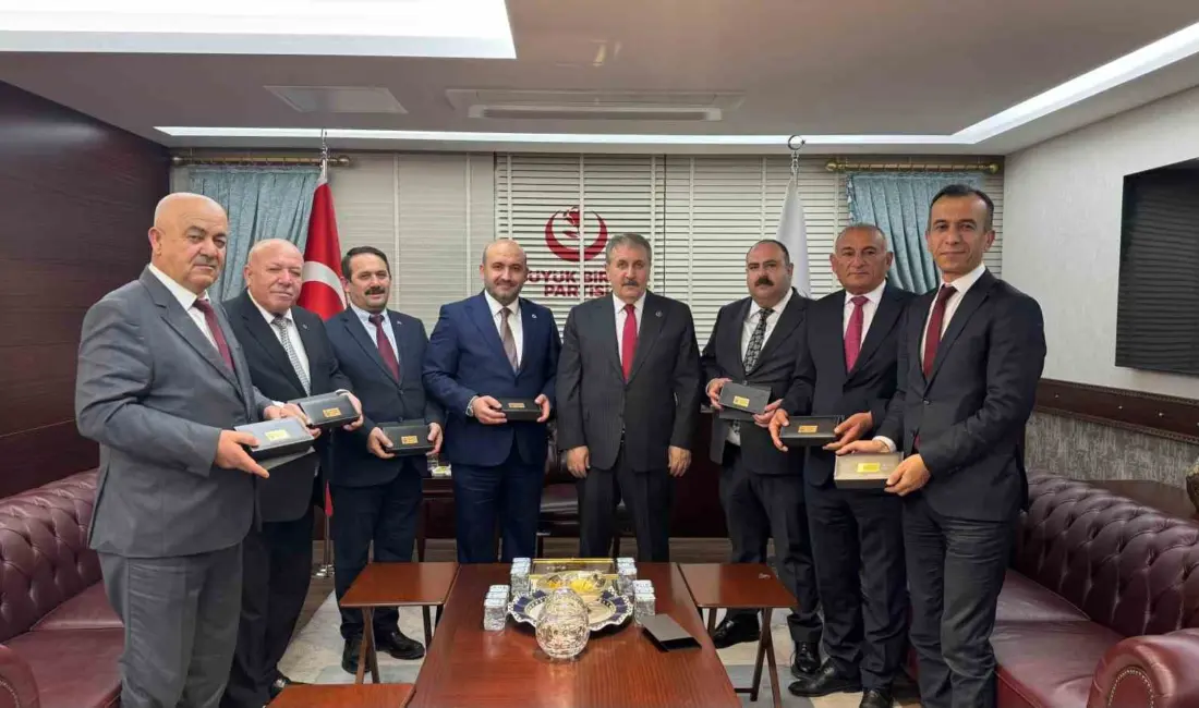 AK Parti Eskişehir İl Başkanı Gürhan Albayrak ve ilçe belediye