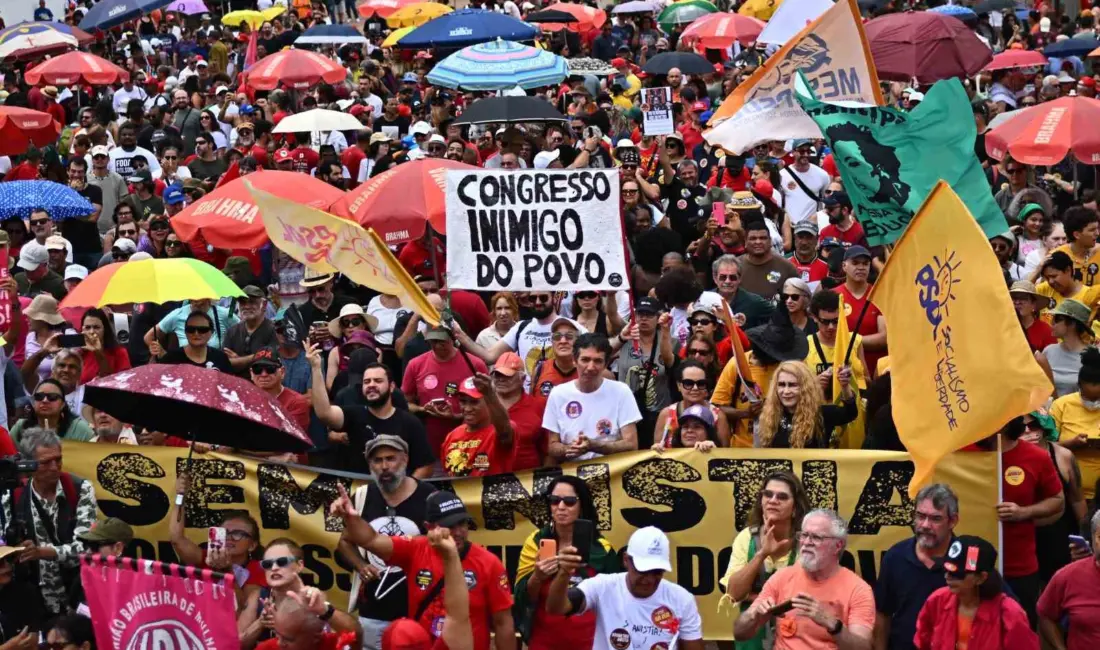 Brezilya’da binlerce kişi, eski Devlet Başkanı Jair Bolsonaro ve destekçileri