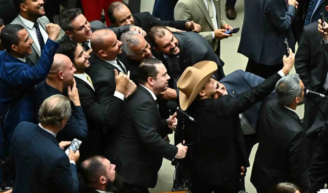 Brezilya Temsilciler Meclisi, darbe teşebbüsü suçundan 27 yıl 3 ay