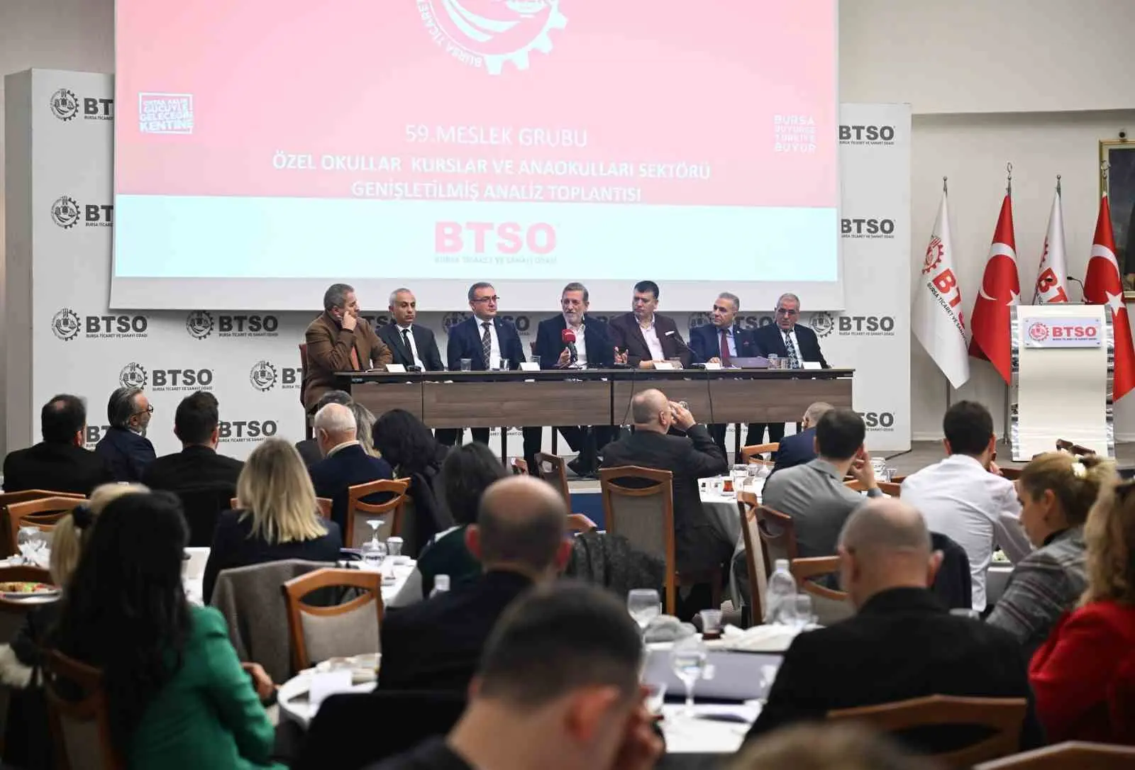 Eğitim sektörü istişare toplantısına katılan BTSO Yönetim Kurulu Başkanı İbrahim