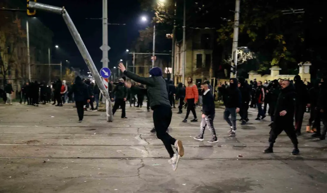 Bulgaristan’da başkent Sofya İçişleri Müdürlüğü’nden yapılan açıklamada, dün on binlerce