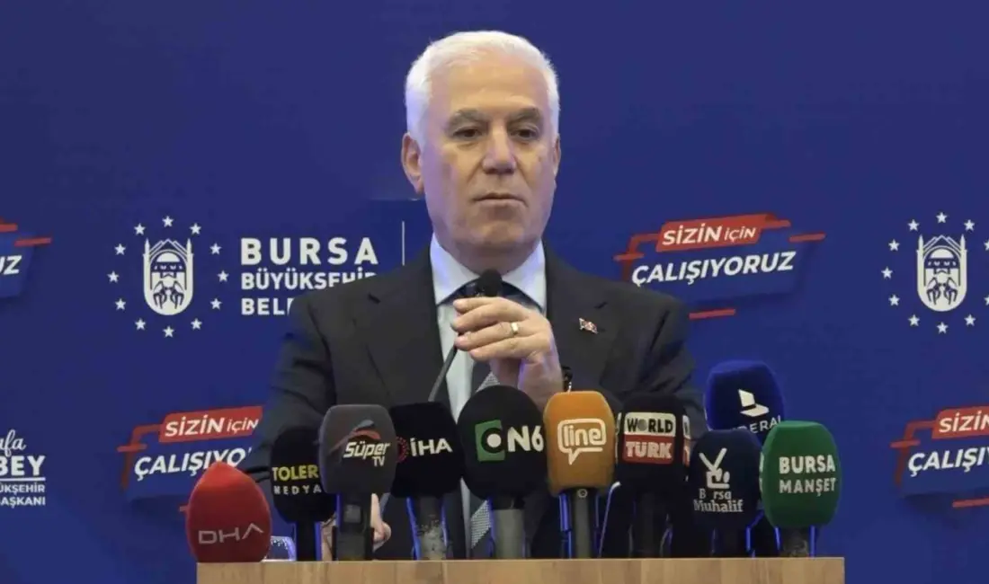 Bursa Büyükşehir Belediye Başkanı Mustafa Bozbey, Bursaspor taraftarının küfürlü tezahüratlarıyla