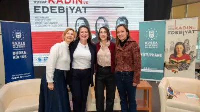 Büyükşehir Belediyesi tarafından ’Bursa Sanatla Yeşeriyor’ başlığıyla düzenlenen ’Kadın ve