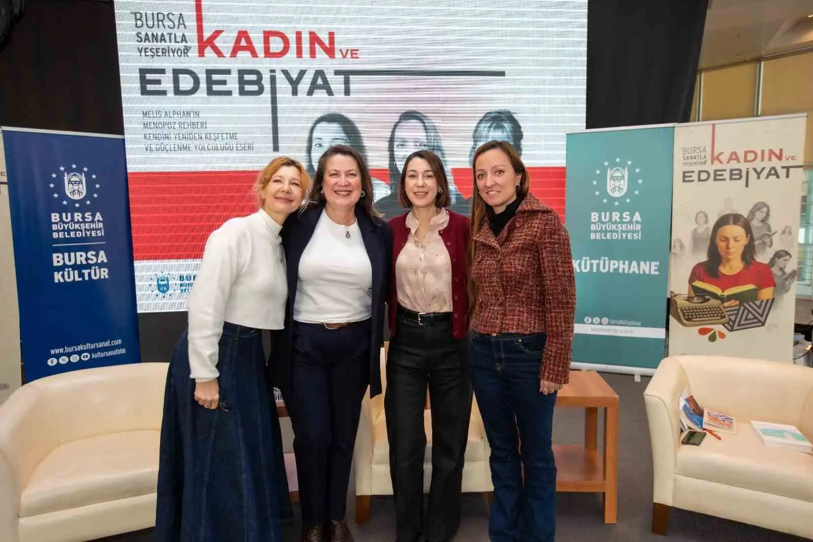 Büyükşehir Belediyesi tarafından ’Bursa Sanatla Yeşeriyor’ başlığıyla düzenlenen ’Kadın ve