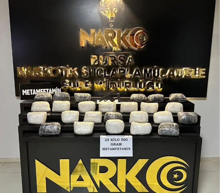 Bursa’da yapılan narkotik operasyonunda 25.5 kilo metamfetamin ele geçirilirken 4