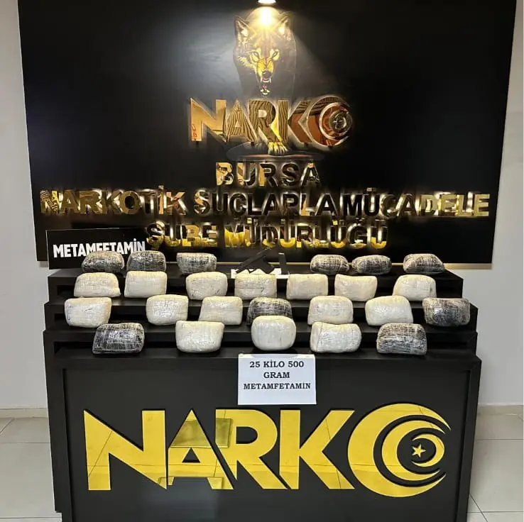 Bursa’da yapılan narkotik operasyonunda 25.5 kilo metamfetamin ele geçirilirken 4