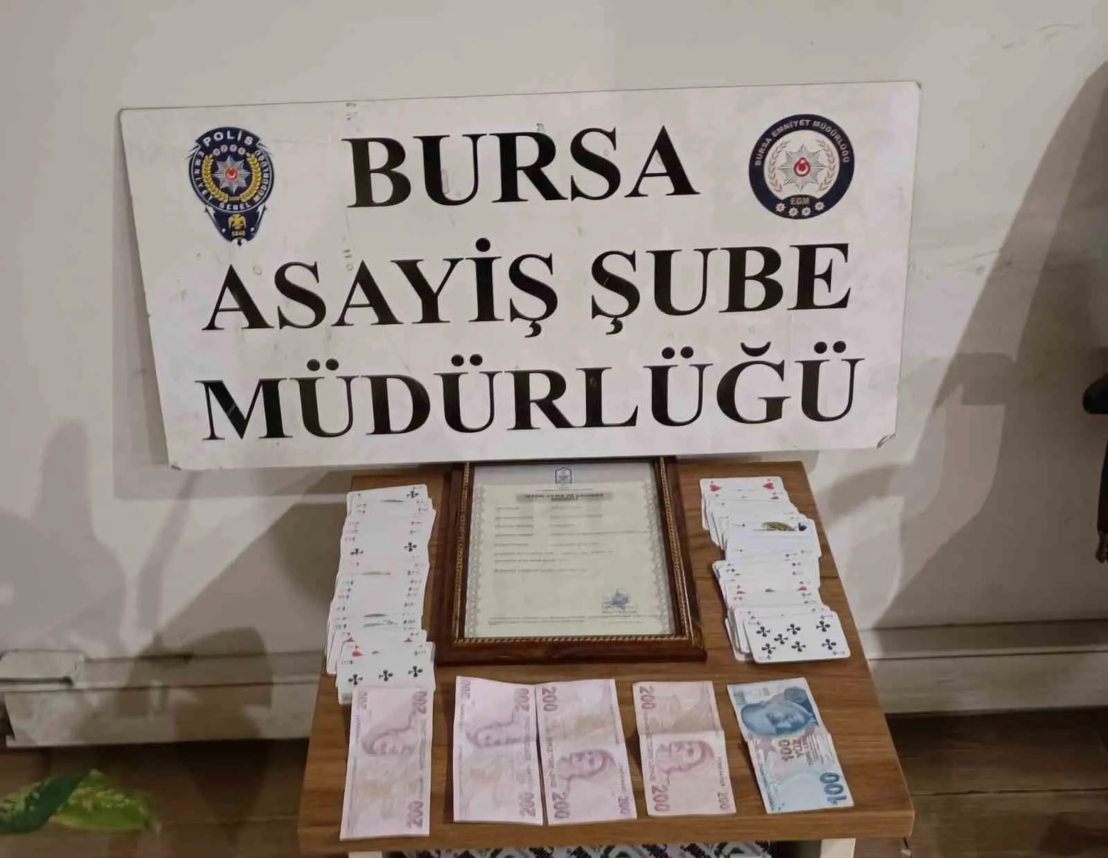 Bursa’nın yılbaşı öncesi yapılan denetimlerde kumar oynandığı tespit edilen iş