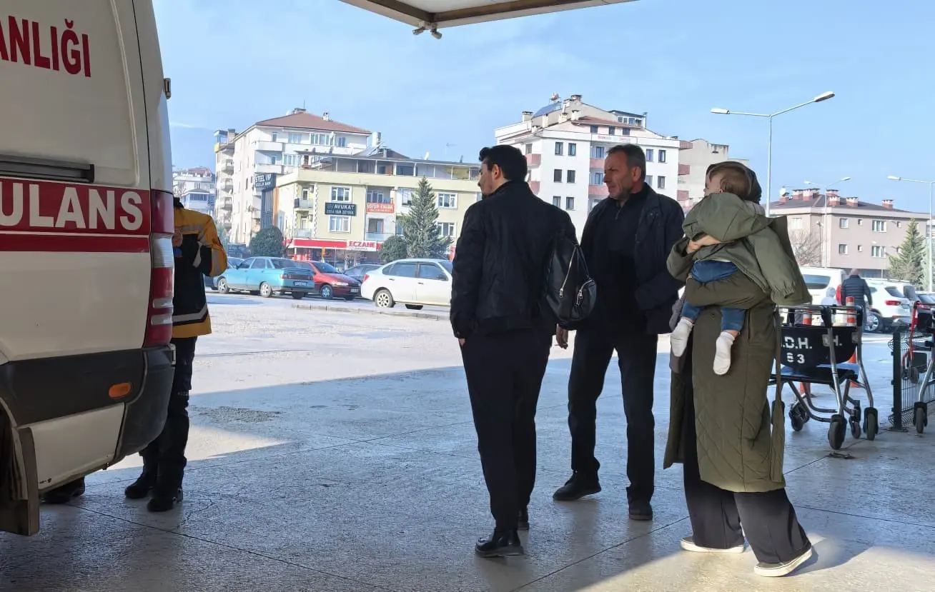 Bursa’nın İnegöl ilçesinde ağzına attığı fıstık akciğerine kaçan bebek hastanelik