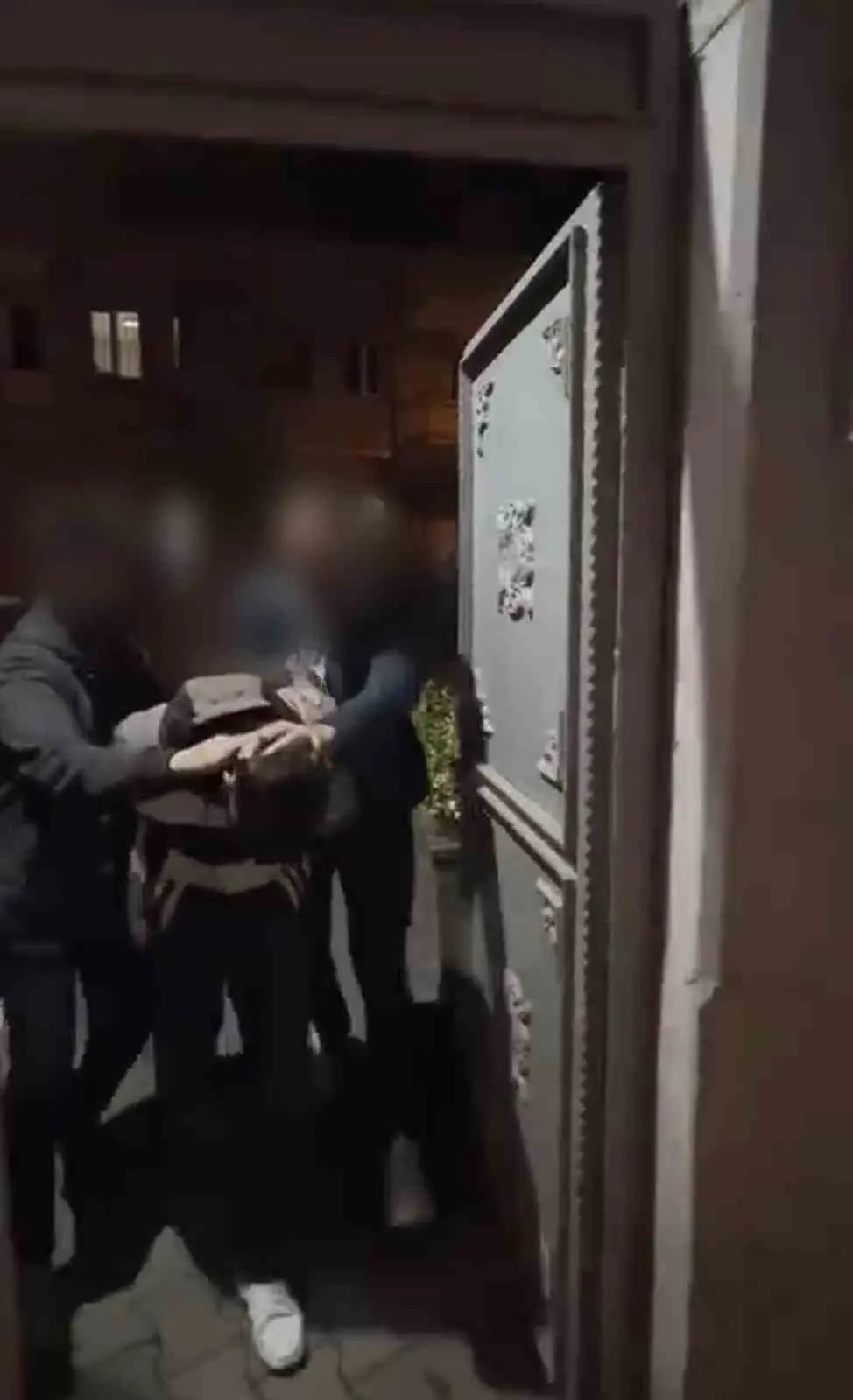 Bursa’da hırsızlık yaparken yakalanan şahsın üzerinden toplam 1 kilo 375