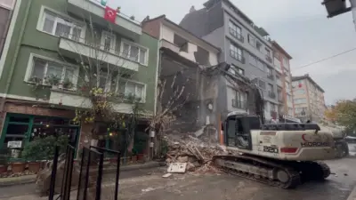 Bursa’da yeni yapı için yıkılacak olan 4 katlı eski bina,