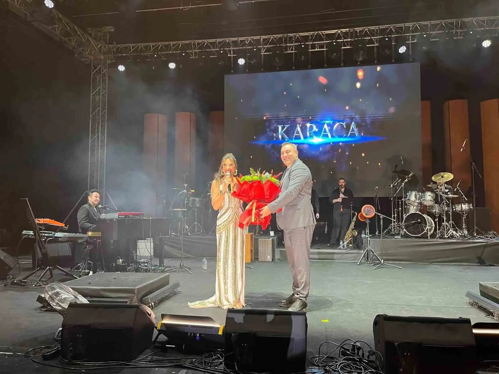 Bursa Büyükşehir Belediyesi’nin düzenlediği ‘Yeni Yıla Merhaba’ konserinde sahne alan