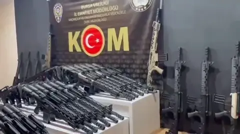 Bursa’da kaçak silah ticaretine yönelik düzenlenen operasyonda 118 ruhsatsız tüfek,