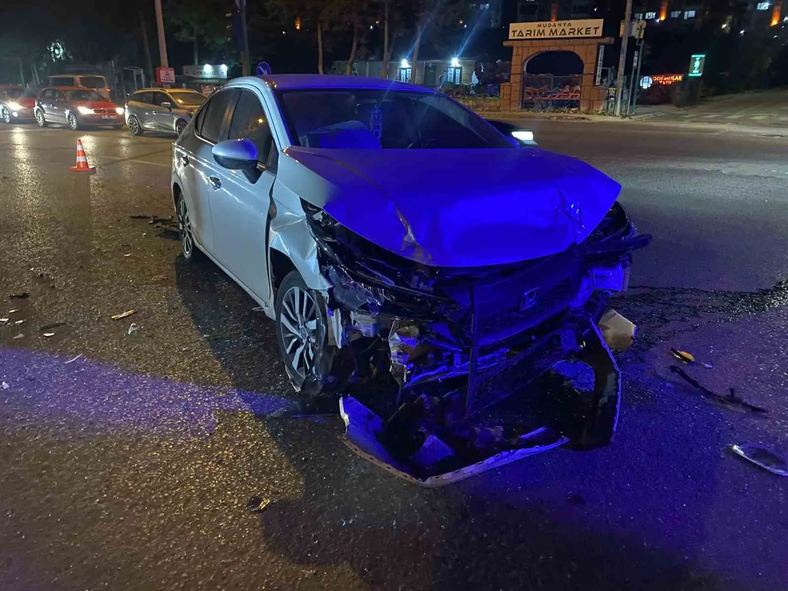 Bursa Asfaltı üzerinde akşam saatlerinde meydana gelen trafik kazasında 1