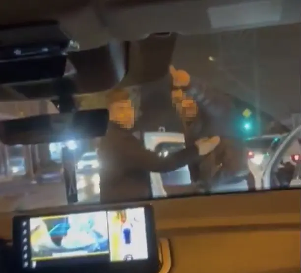 Bursa’nın Osmangazi ilçesinde seyir halindeki bir aracın kadın sürücüsü, 2