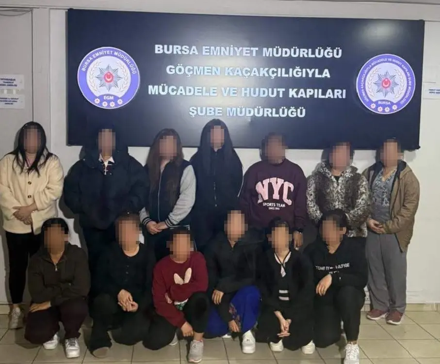 Bursa’da polisin 4 SPA merkezine düzenlediği operasyonda kaçak çalışan 13