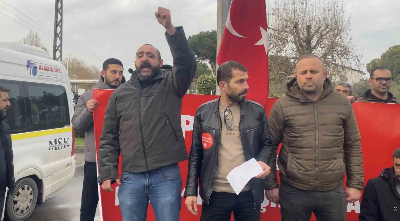 Bursa’da metal işçileri toplu sözleşme görüşmelerinde istediklerini alamayınca eylem süreci