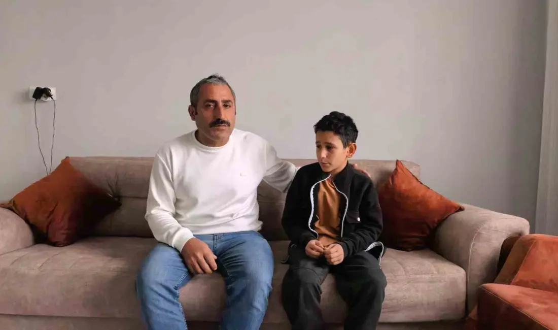 Bursa’nın İnegöl ilçesinde okul müdürü sinirlendiği öğrenciyi herkesin önünde itekleyerek